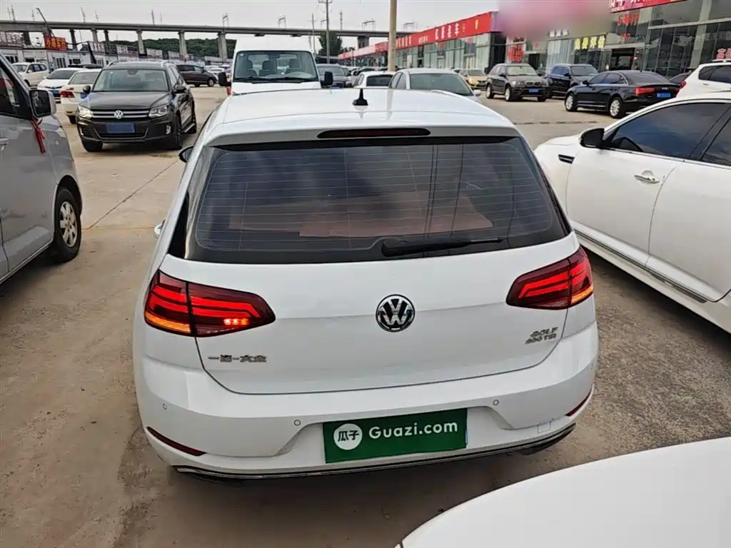 Volkswagen Golf 2020 200TSI DSG Comfort Progressive Edition фото 6