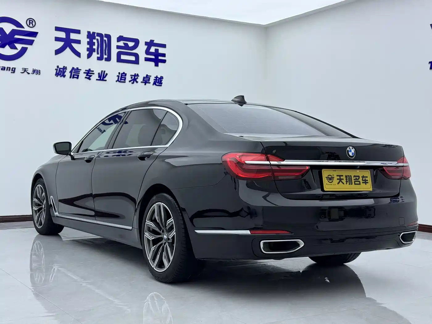 BMW 7 Series 2016 730Li Leading фото 18