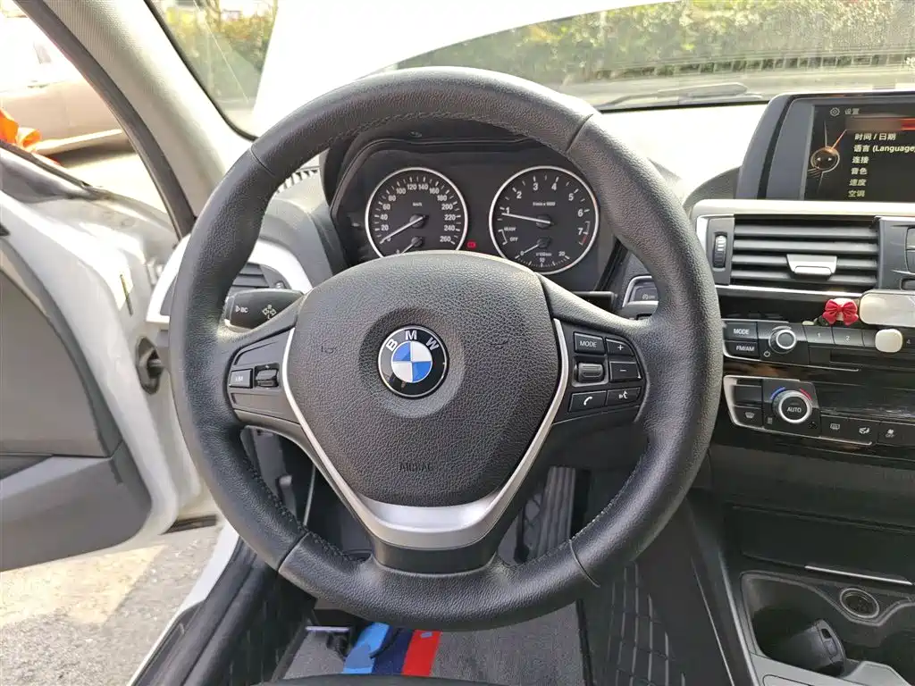 BMW 1 Series (Import) 2015 120i Leading фото 7