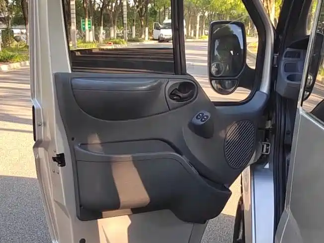 Ford New Generation Transit 2018 2019 2.2T Multi-function Short Wheelbase Medium-Low Roof 6-seat China VI