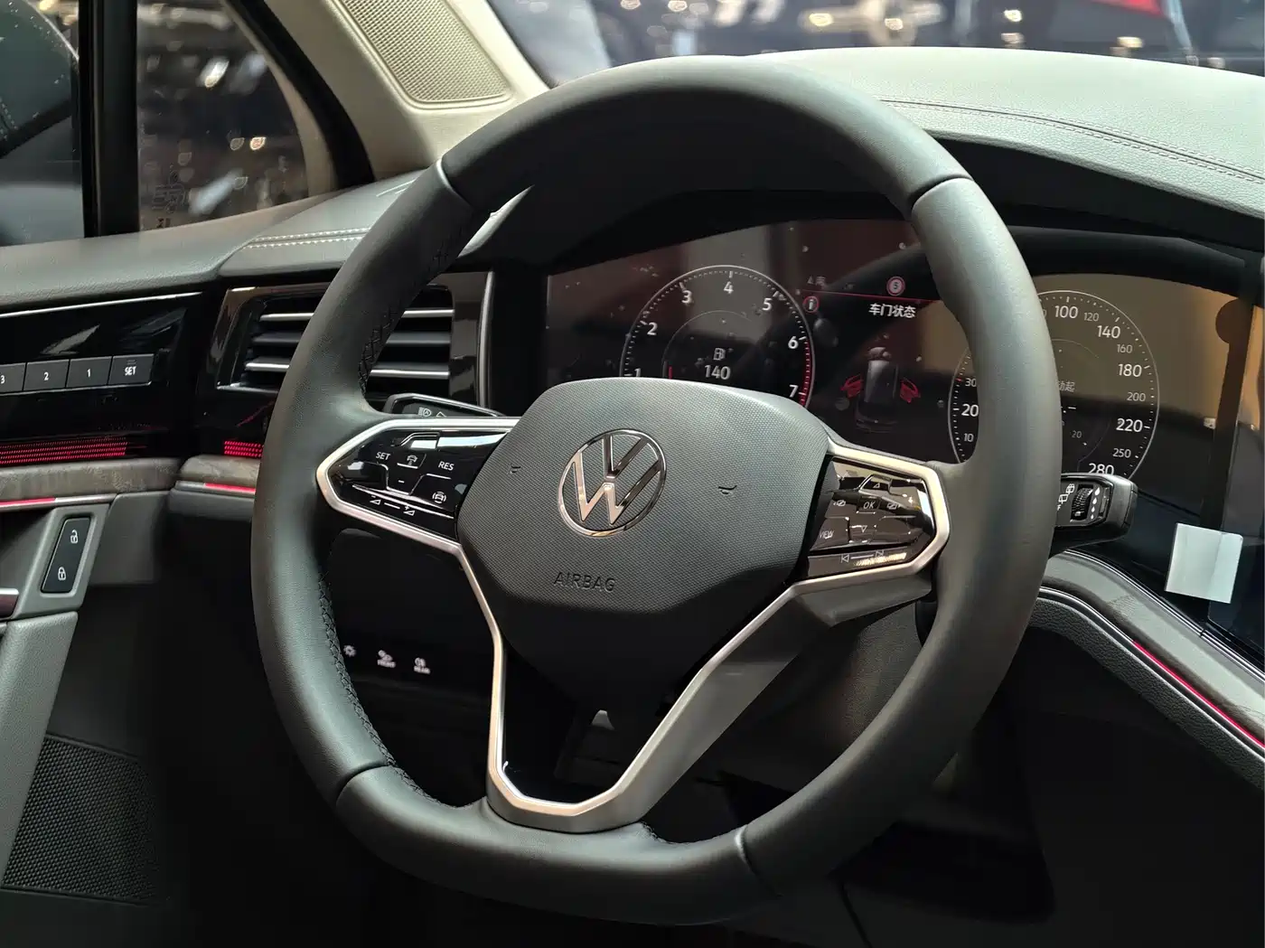 Volkswagen Touareg 2023 3.0TSI R-Line Black Sports Package фото 21