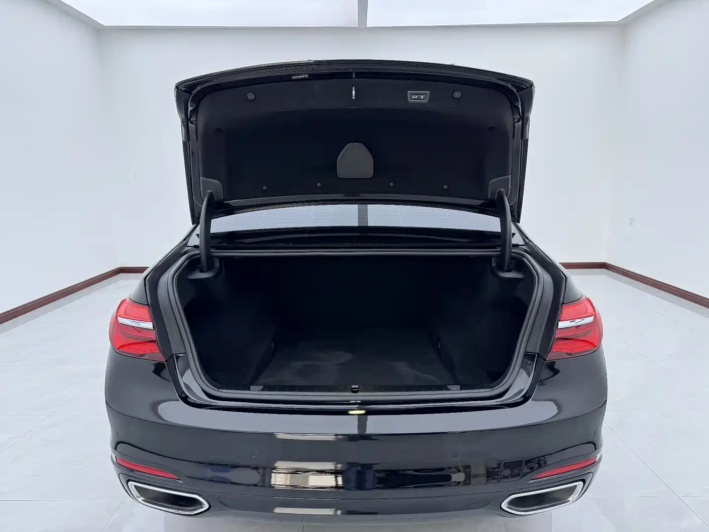 BMW 7 Series 2016 730Li Leading фото 16