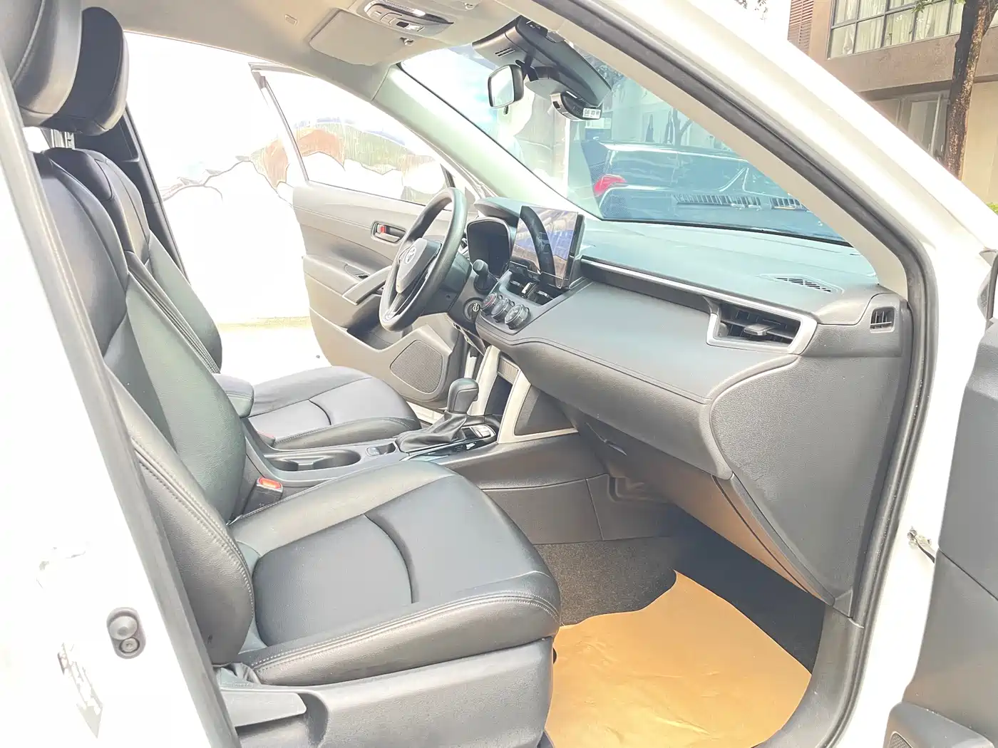 Toyota Corolla Cross 2023 2.0L Pioneer Edition фото 10