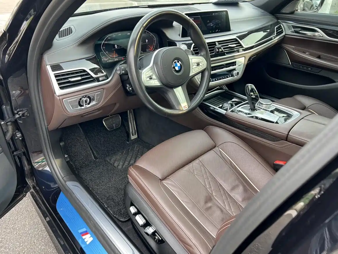 BMW 7 Series 2021 Model 730Li M Sport Package фото 9