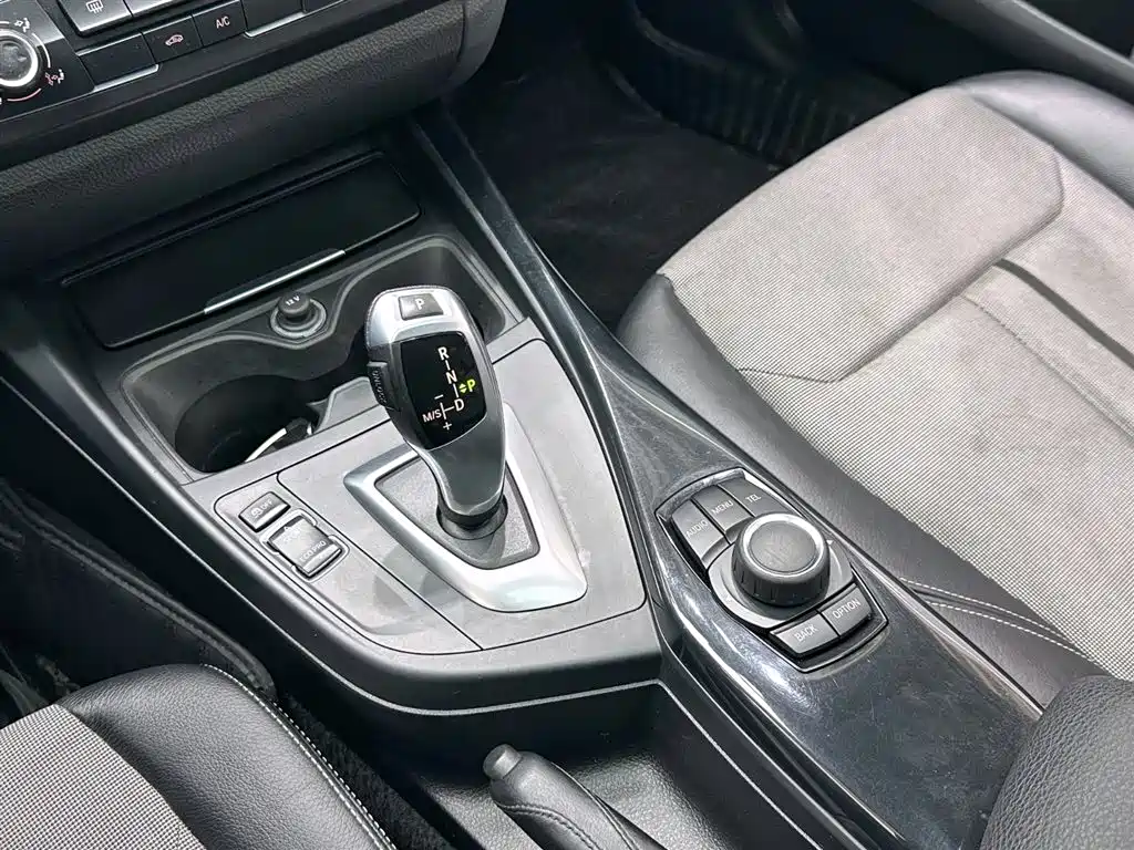 BMW 1 Series (Import) 2013 Facelift 116i Urban Model фото 13