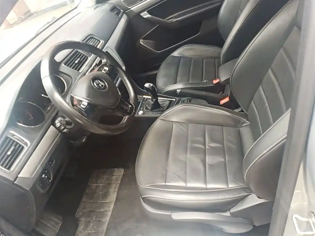 Volkswagen Lavida 2017 1.6L Automatic Comfort Edition фото 15