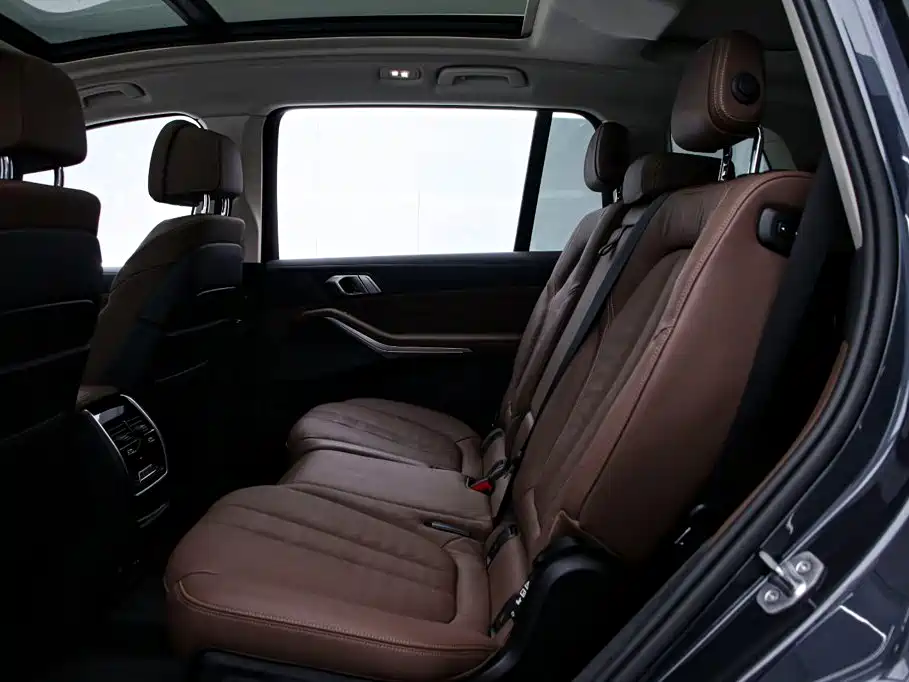 Photo 17 - BMW X7