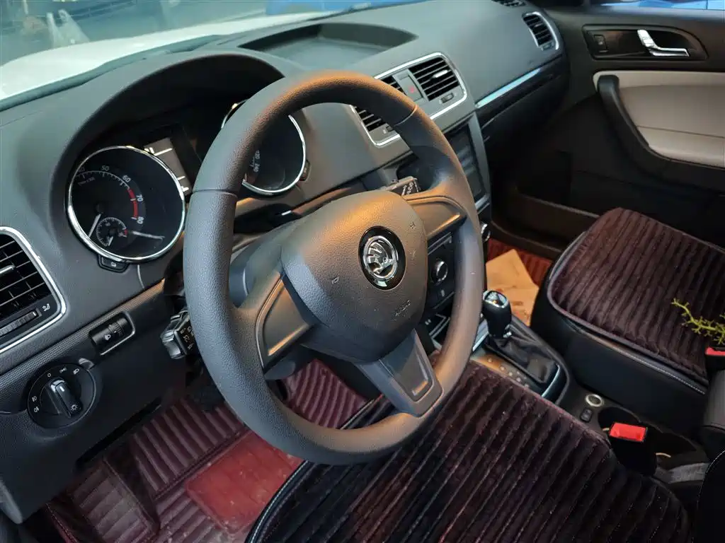 Škoda Yeti 2017 TSI280 DSG Advance фото 11