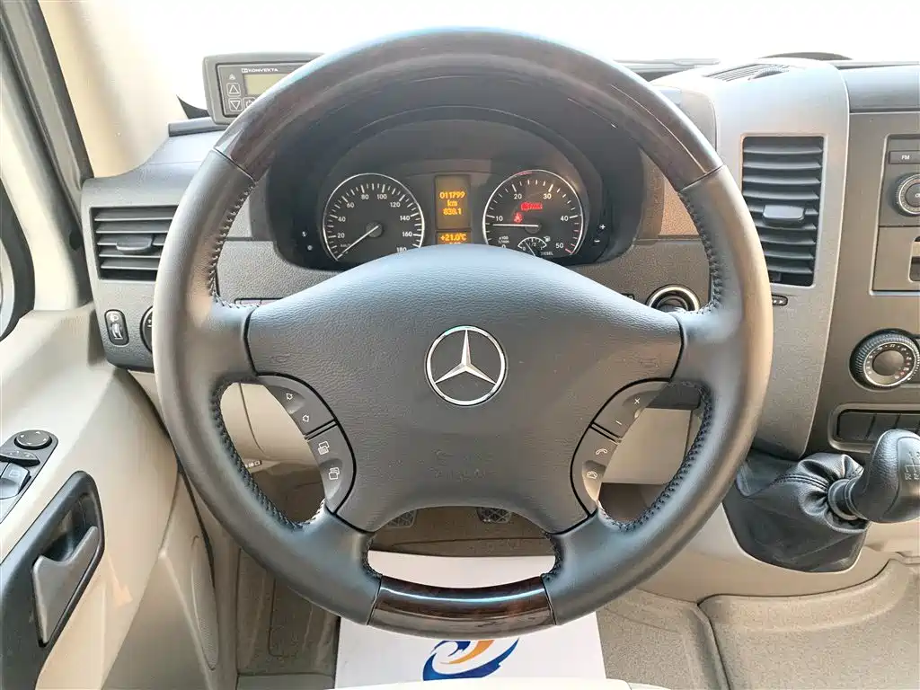 Mercedes-Benz Sprinter 2016 2.1T Premium Tour Medium Wheelbase Version фото 10