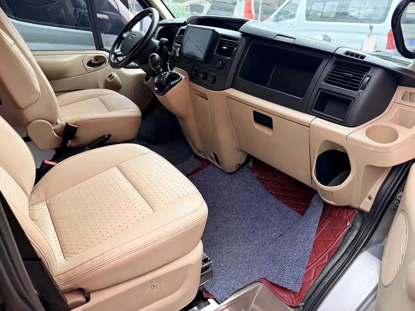 Ford New Generation Transit 2013 2013 2.4T Diesel Economy Logistics Short Wheelbase Medium Roof China III