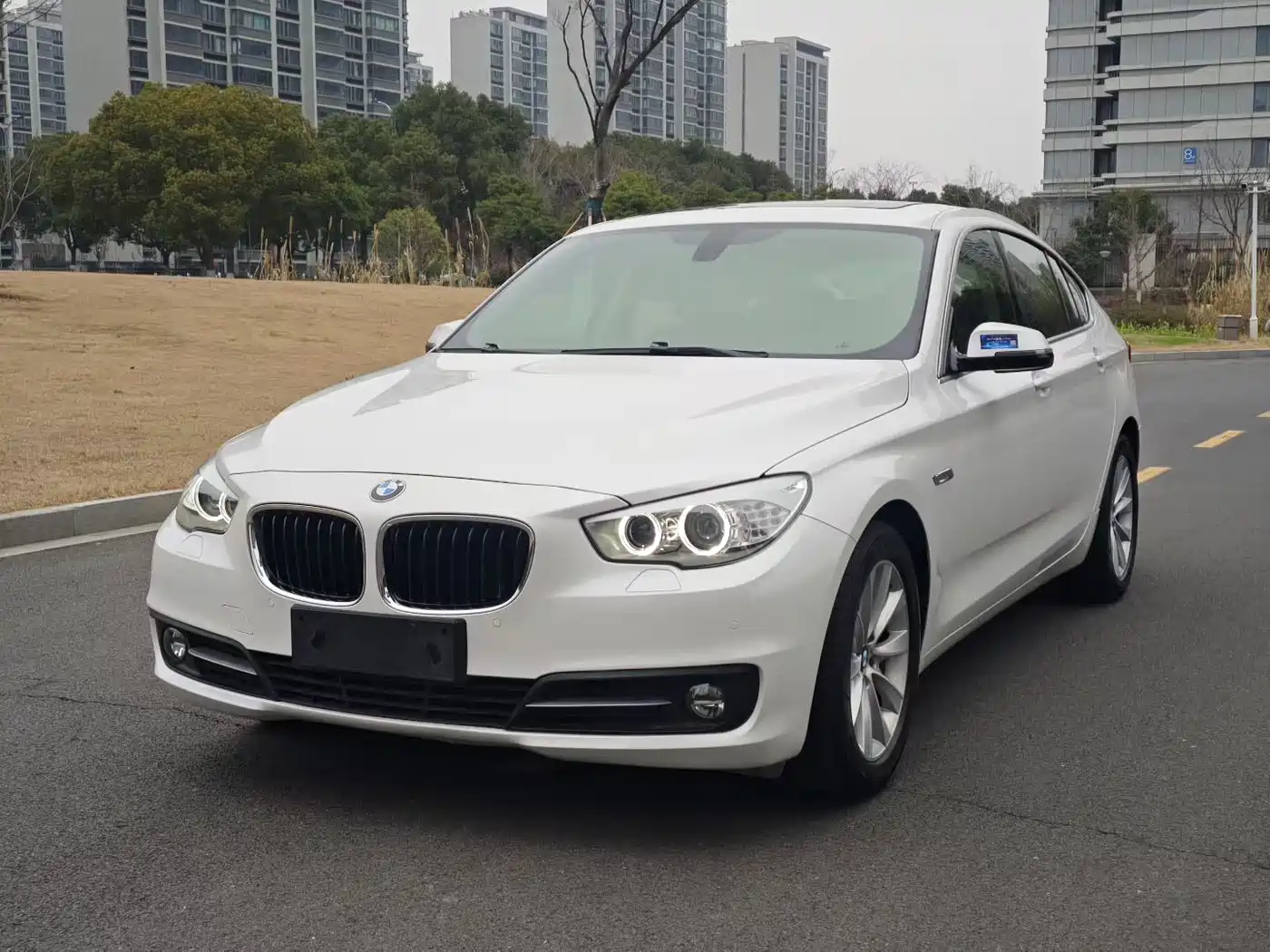 BMW 5 Series GT 2015 528i Leading