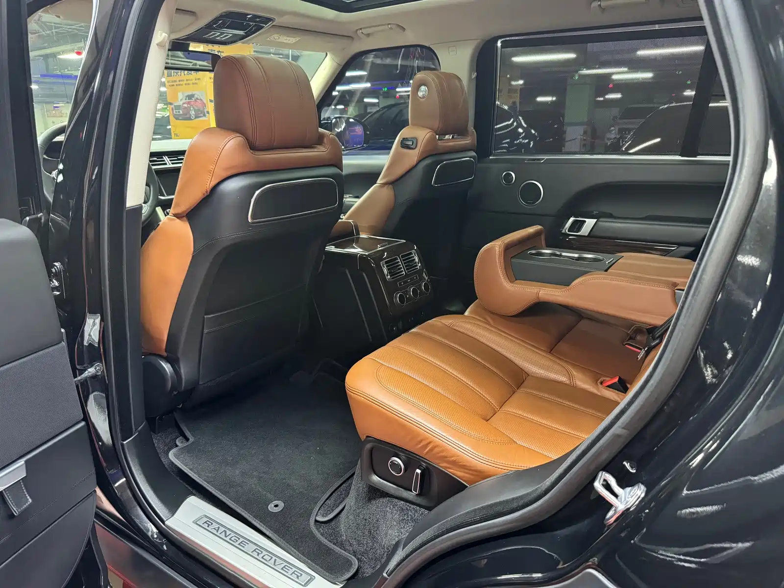 Фото 39 - Land Rover Range Rover