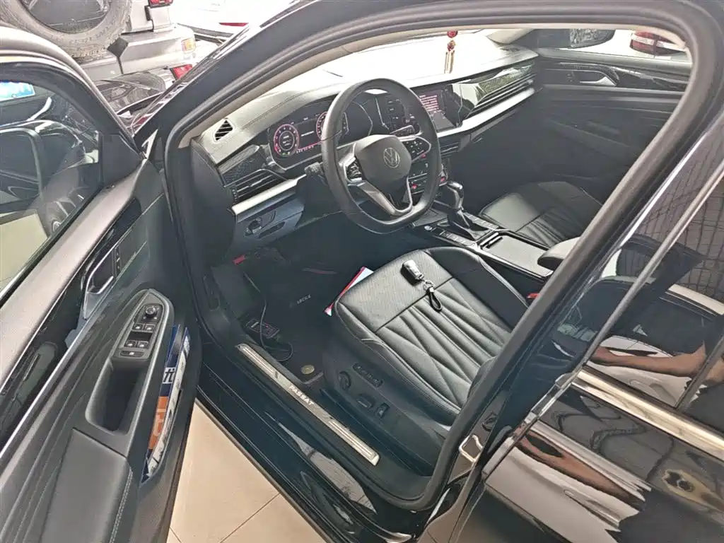 Volkswagen Passat 2023 Facelift 330TSI Starlight Luxury Edition фото 16
