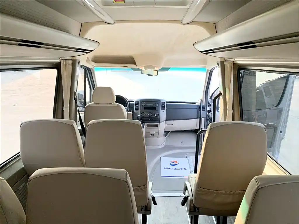 Mercedes-Benz Sprinter 2016 2.1T Premium Tour Medium Wheelbase Version фото 7