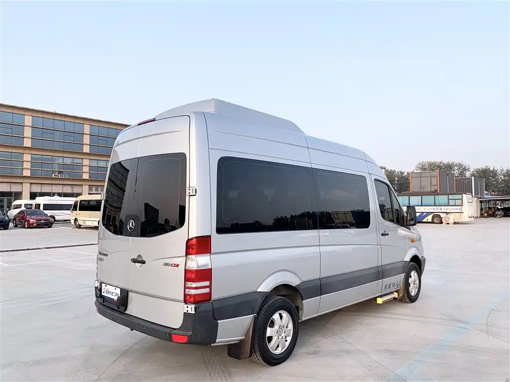 Mercedes-Benz Sprinter 2016 2.1T Premium Tour Medium Wheelbase Version фото 22