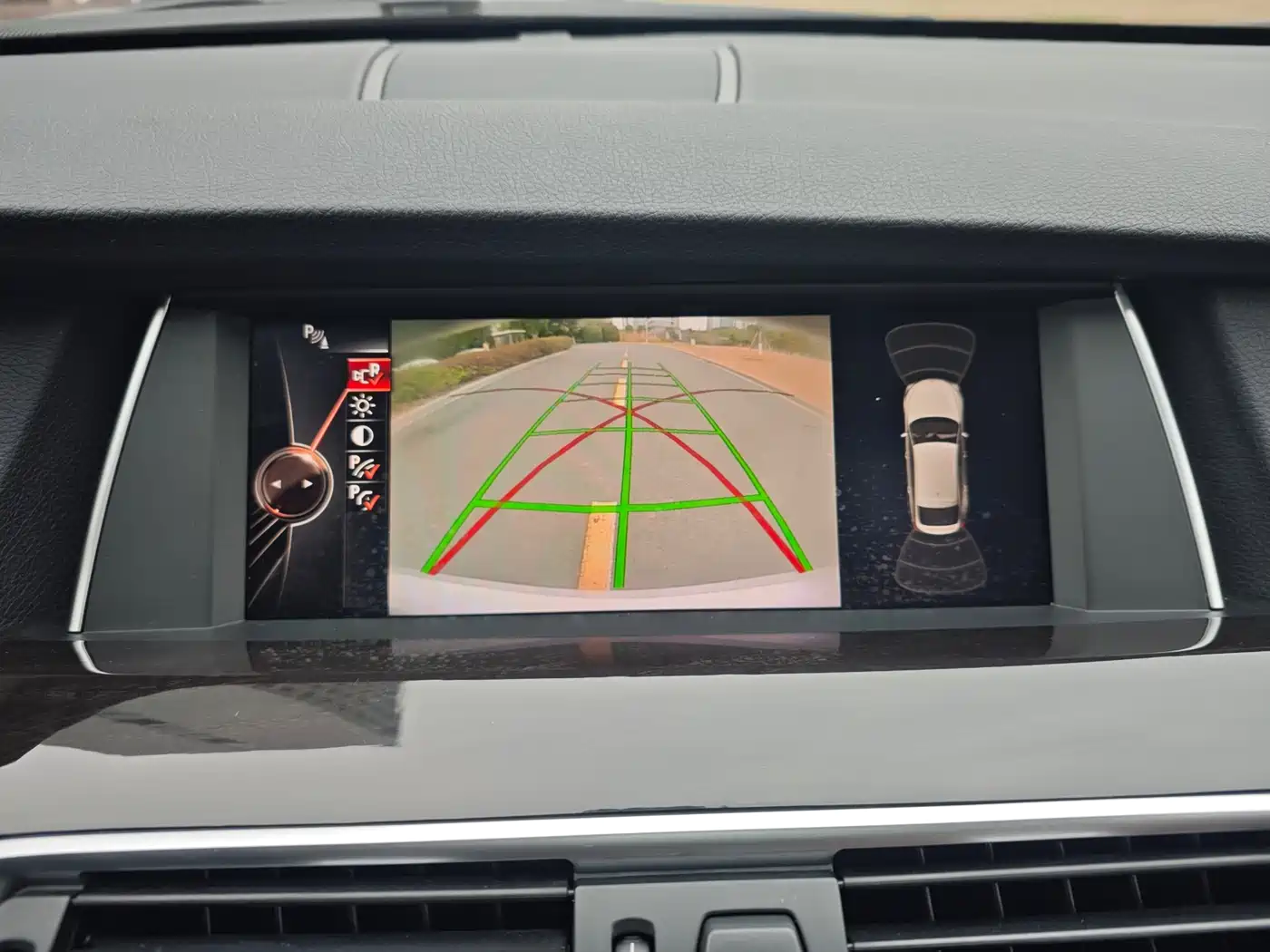 BMW 5 Series GT 2015 528i Leading фото 17