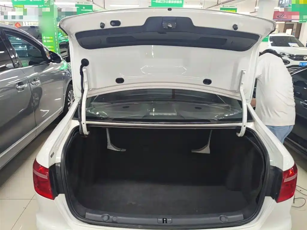 Volkswagen Lavida 2017 1.6L Automatic Comfort Edition фото 19