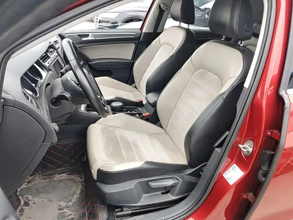 Photo 15 - Volkswagen Golf