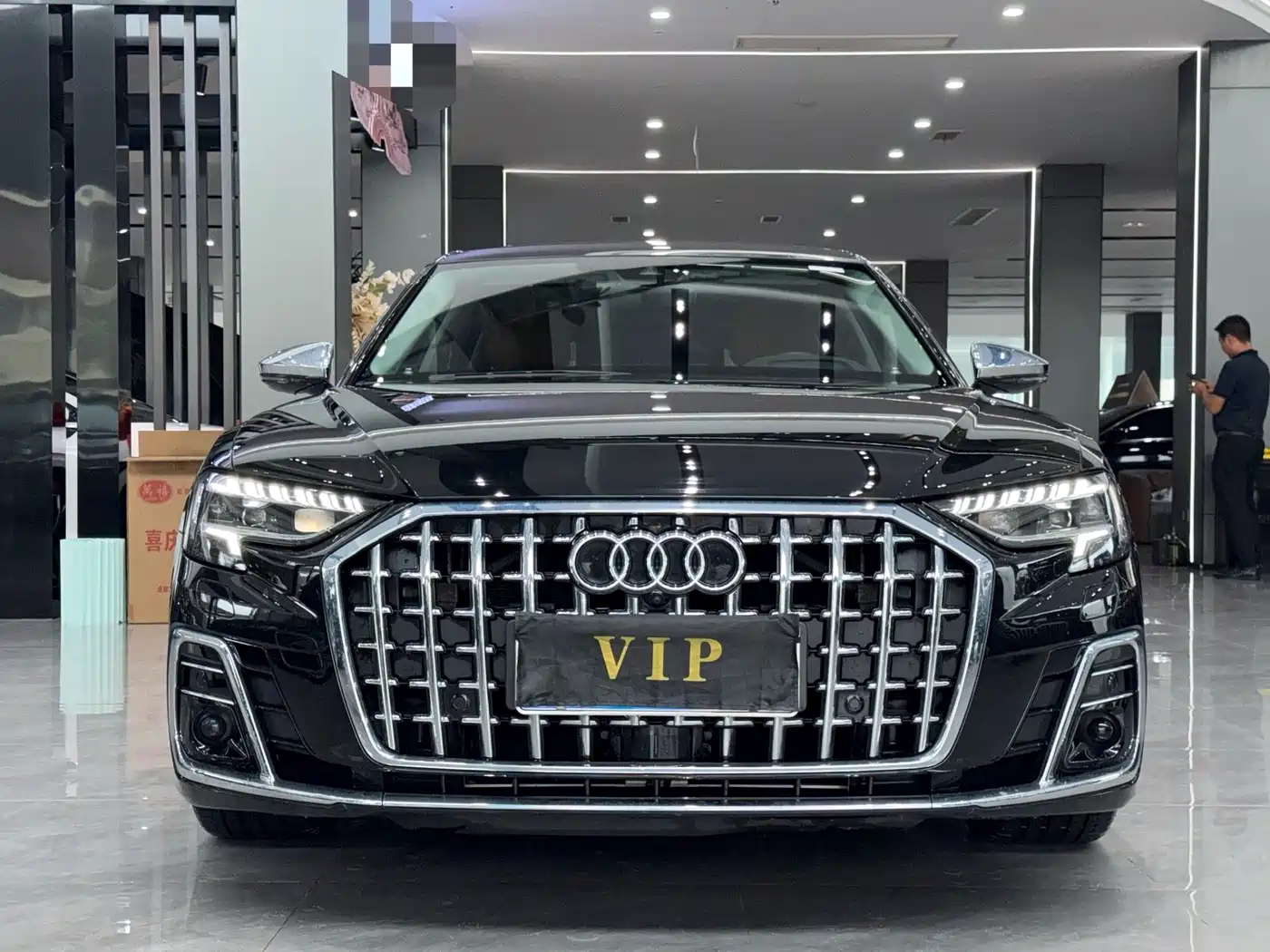 Фото 2 - Audi A8