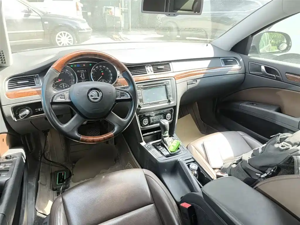Škoda Superb 2013 2.0TSI DSG Executive Edition фото 10