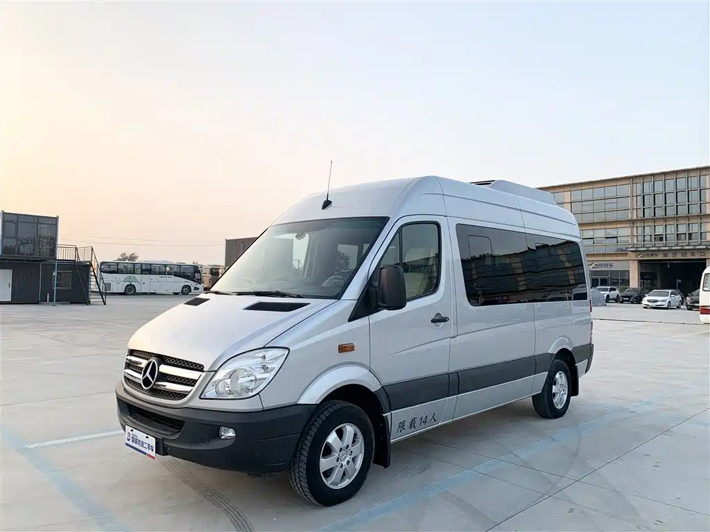 Mercedes-Benz Sprinter 2016 2.1T Premium Tour Medium Wheelbase Version