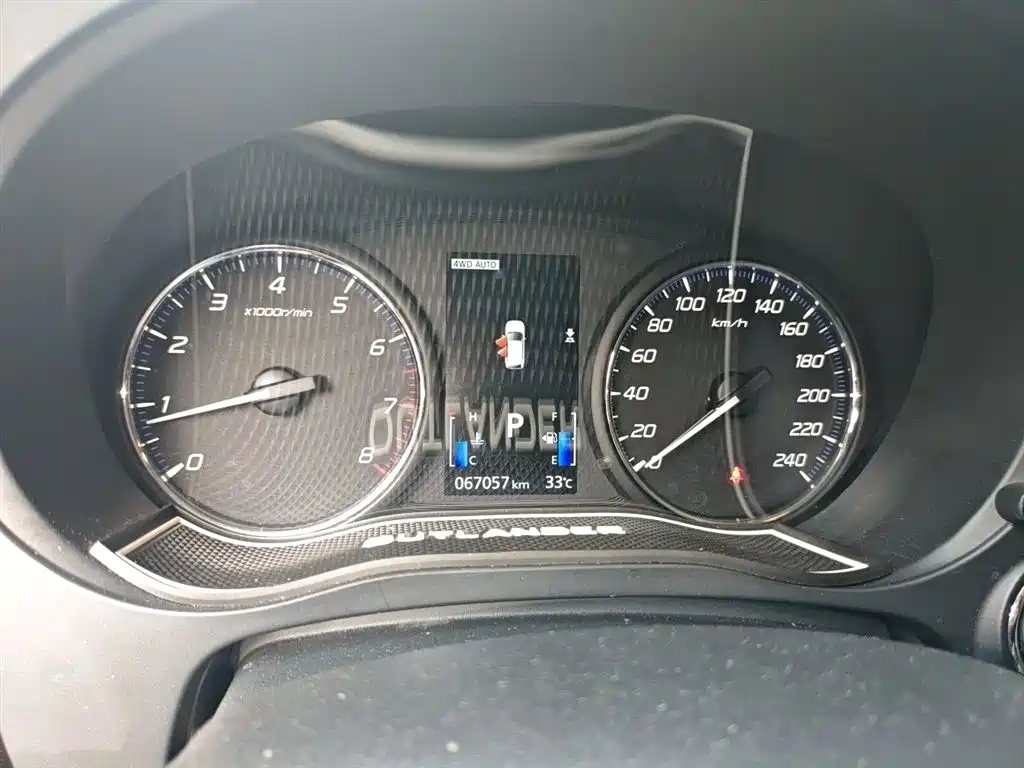 Mitsubishi Outlander 2020 2.4L 4WD Luxury 5-seater фото 8