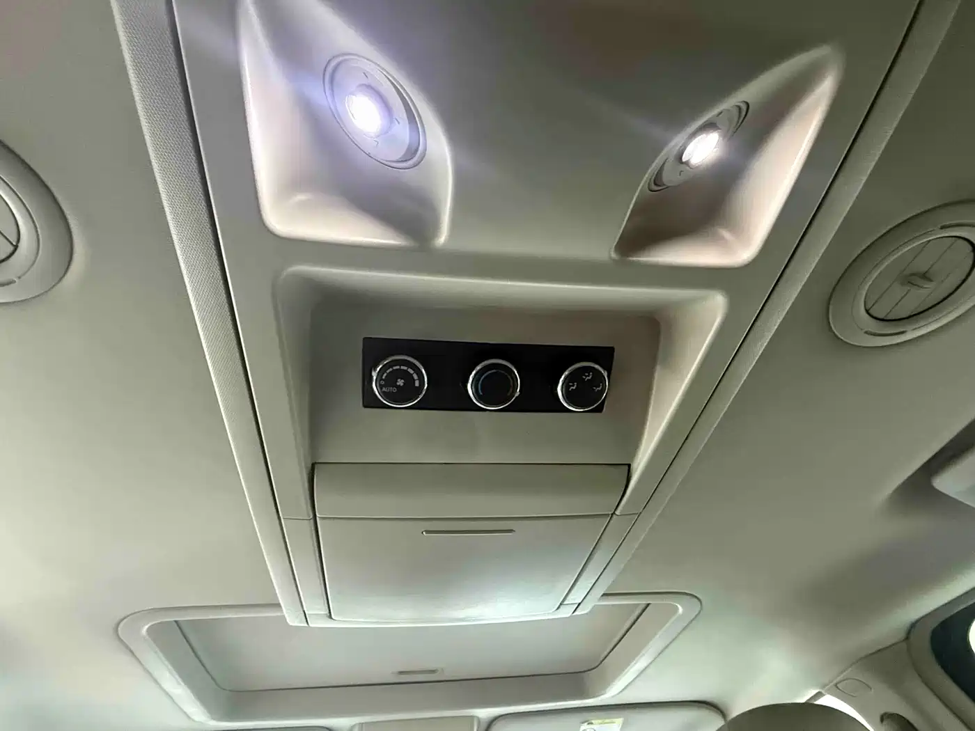 Chrysler Grand Voyager (Import) 2014 2013 3.6L Luxury Edition
