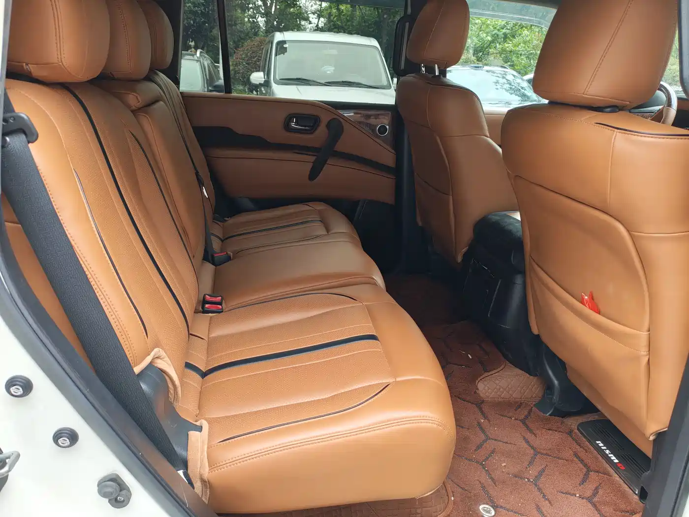Nissan Patrol 2018 4.0L Leadership фото 10