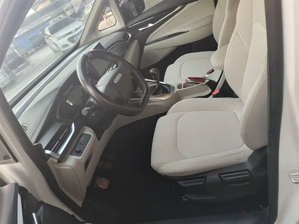 SAIC Maxus Maxus G50 2023 Model 1.5T Manual Joyride A фото 15