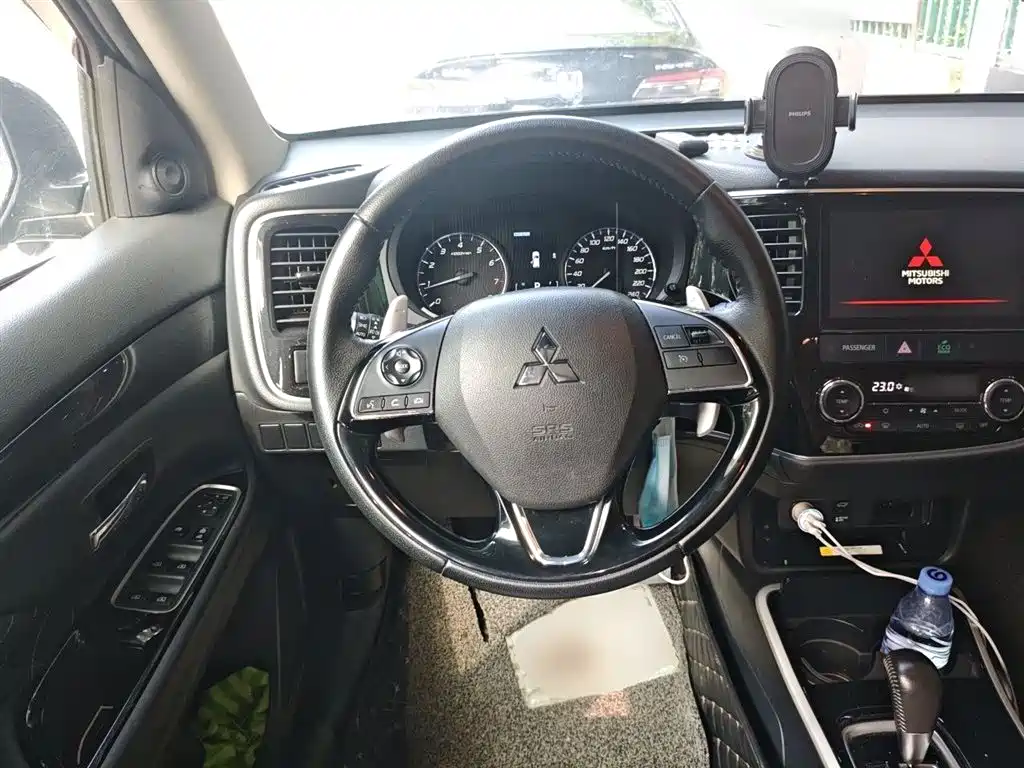Mitsubishi Outlander 2020 2.4L 4WD Luxury 5-seater фото 7