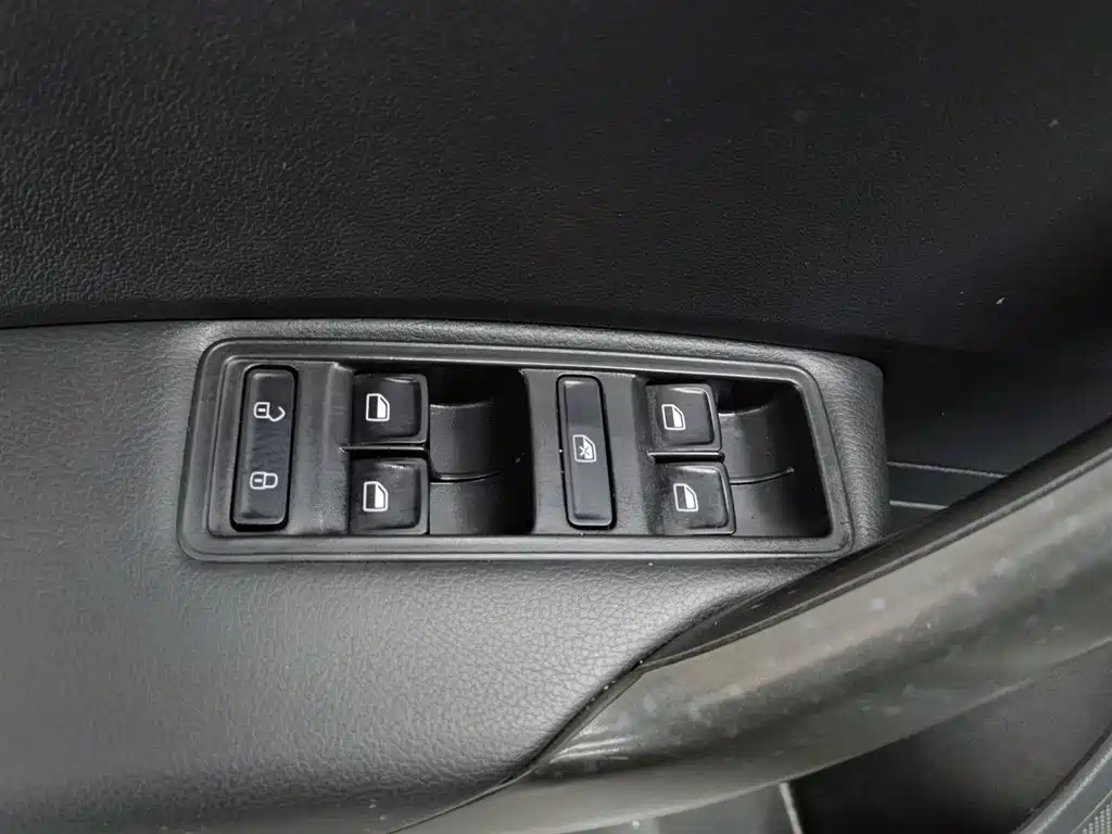 Volkswagen Santana 2015 1.6L Manual Comfort Edition фото 9