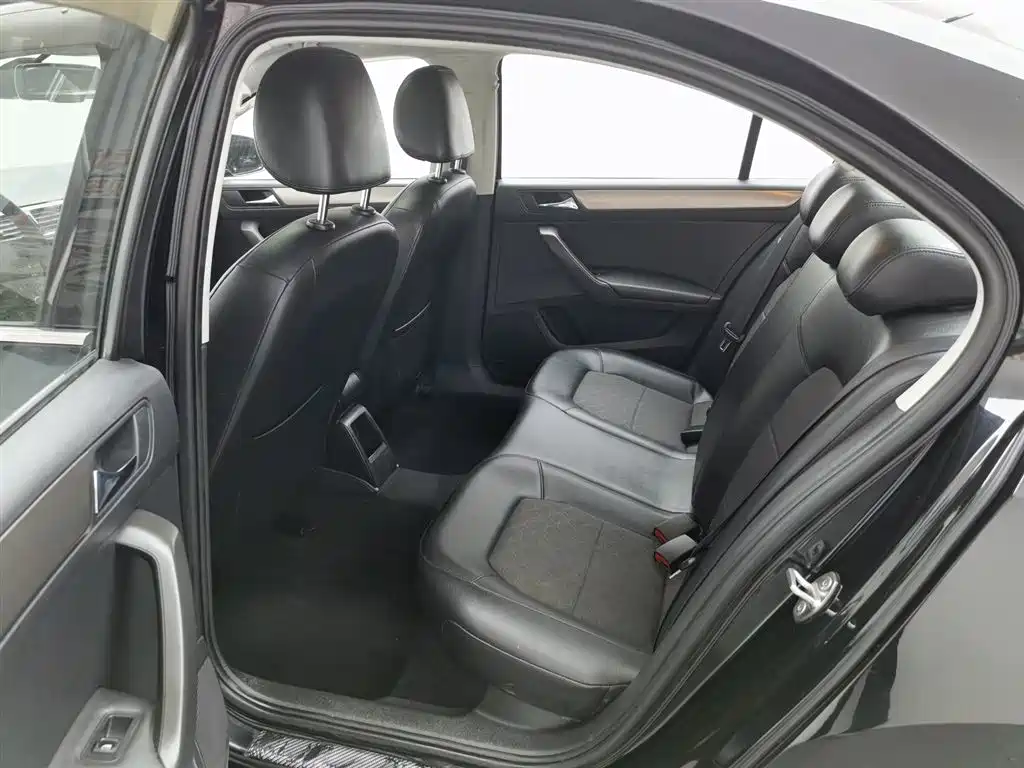 Volkswagen Santana 2015 1.6L Manual Comfort Edition фото 15
