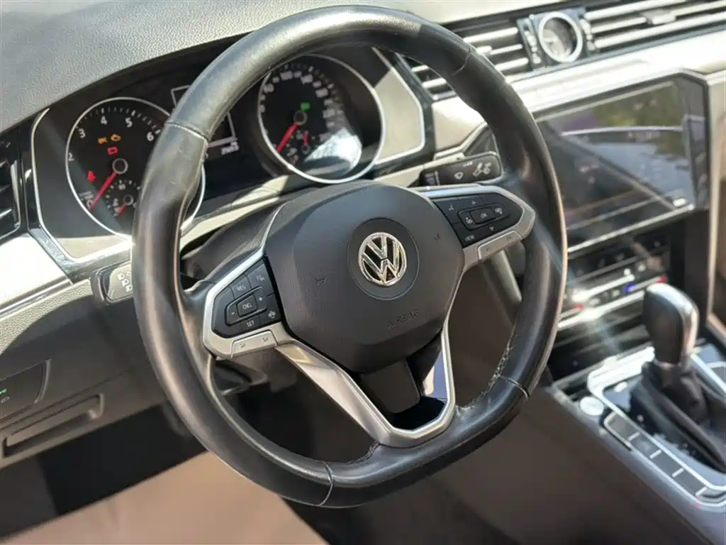 Volkswagen Magotan 2020 330TSI DSG Leading фото 3
