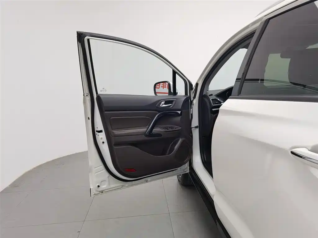 GAC Trumpchi Trumpchi GS4 2016 235T Manual Luxury Edition фото 8