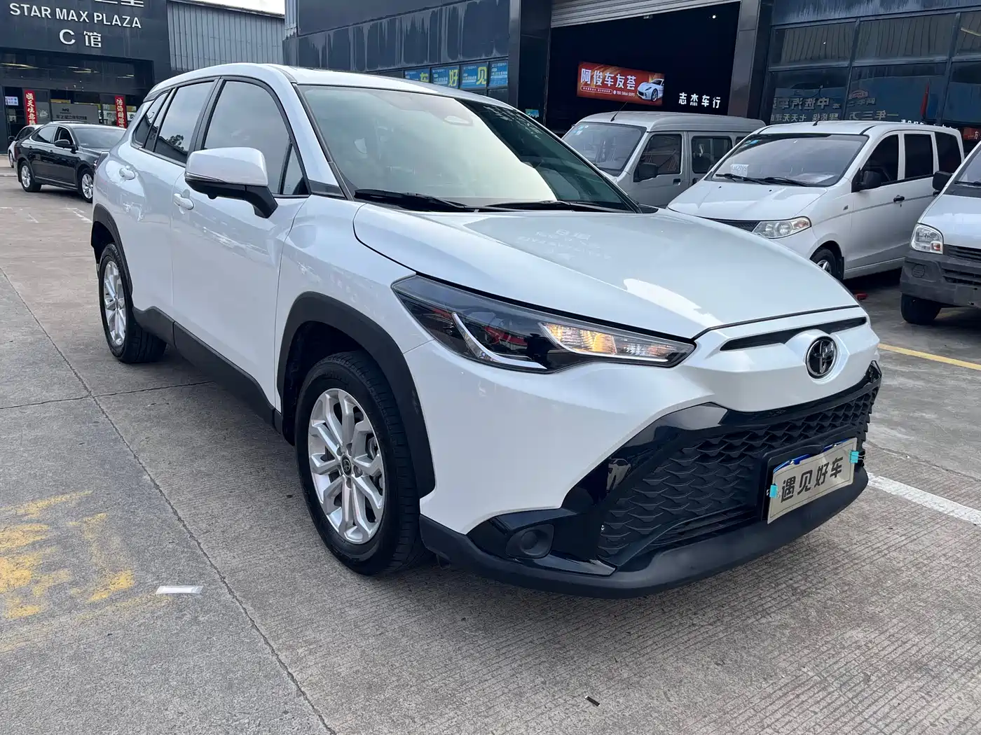 Toyota Frontlander 2024 2.0L CVT Leading Edition фото 3