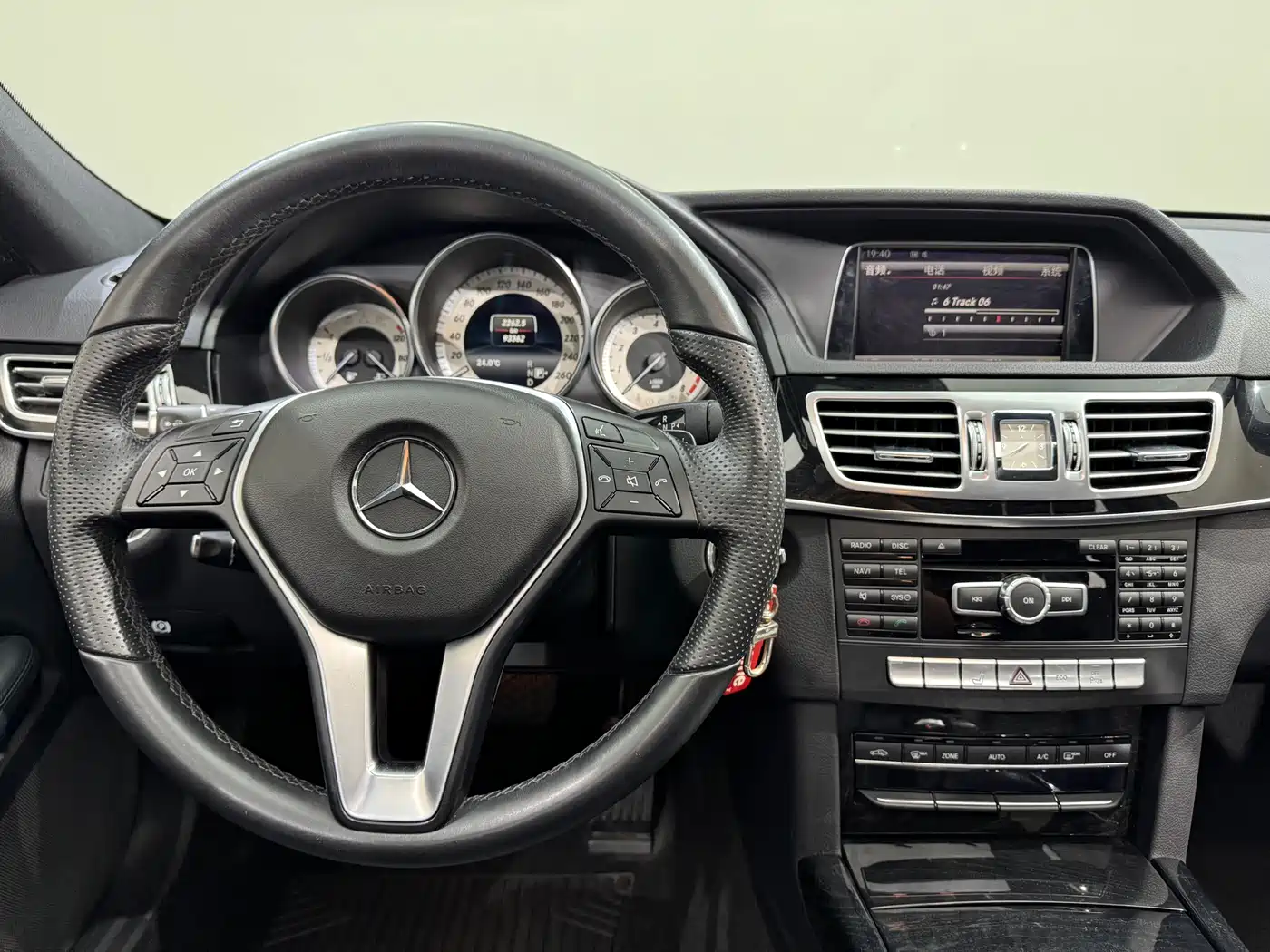 Mercedes-Benz E-Class 2014 E 260 L Sport фото 27