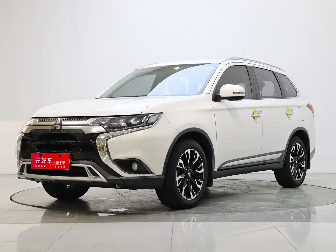 Mitsubishi Outlander 2019 2.4L 4WD Deluxe Edition 5-Seater China VI фото 2