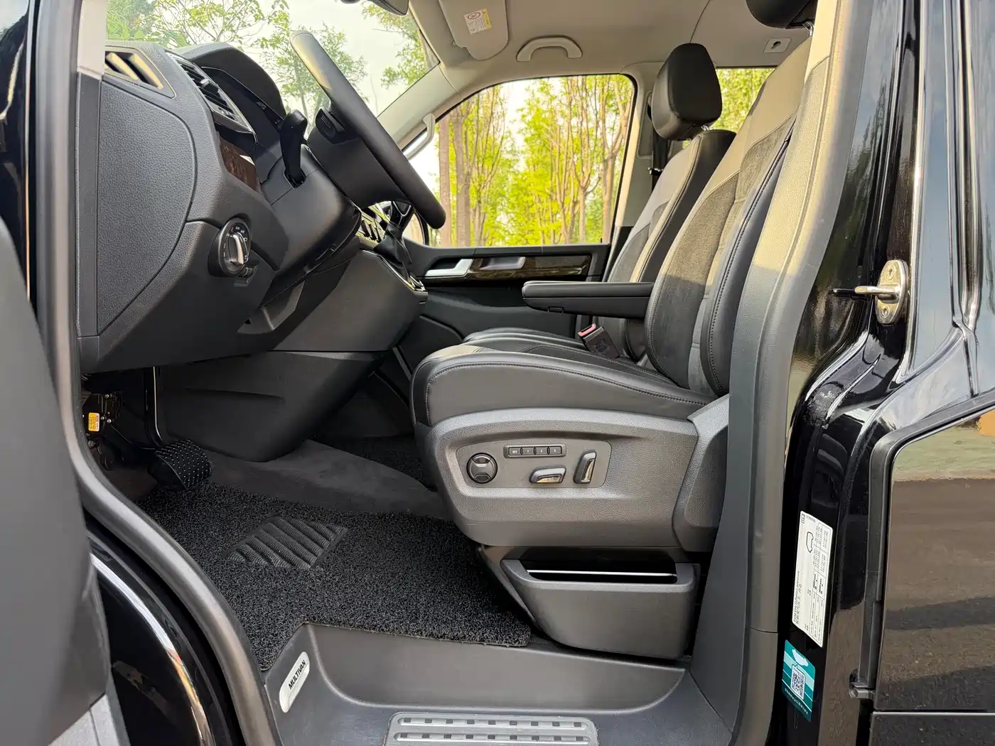 Volkswagen Multivan 2019 2.0TSI 4WD Premium 7-seater фото 11