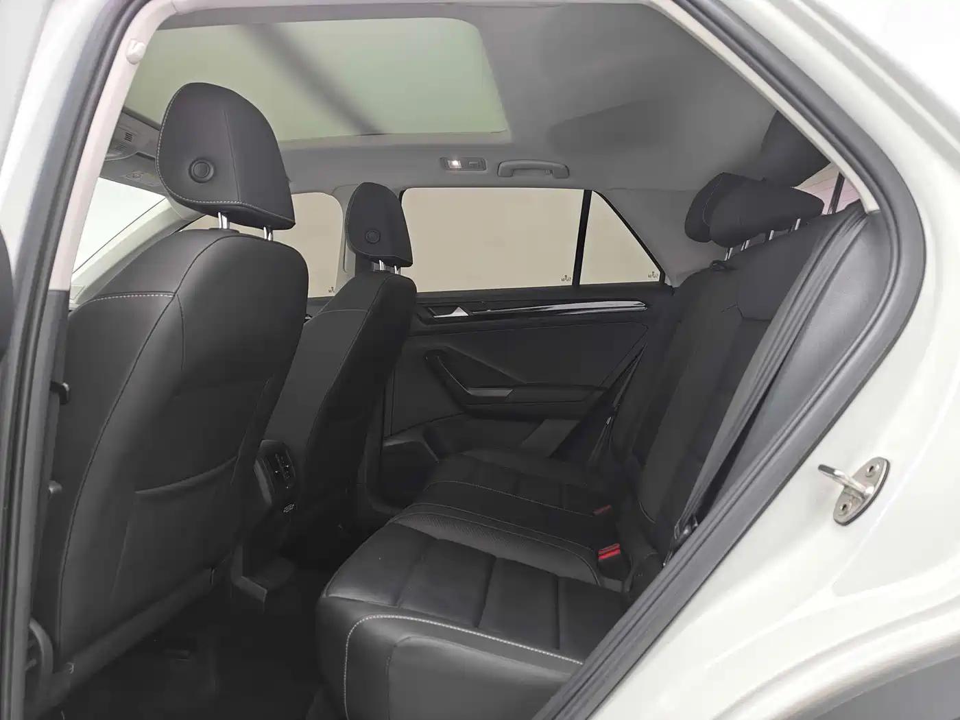 Volkswagen T-ROC 2021 Facelift 280TSI DSG 2WD Comfort Smart Connect Edition фото 11