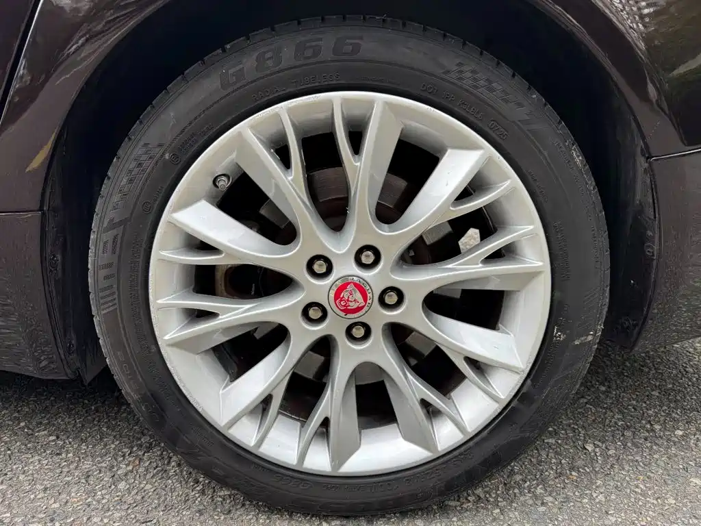 Jaguar XF 2015 2015 XF 2.0T Luxury Edition