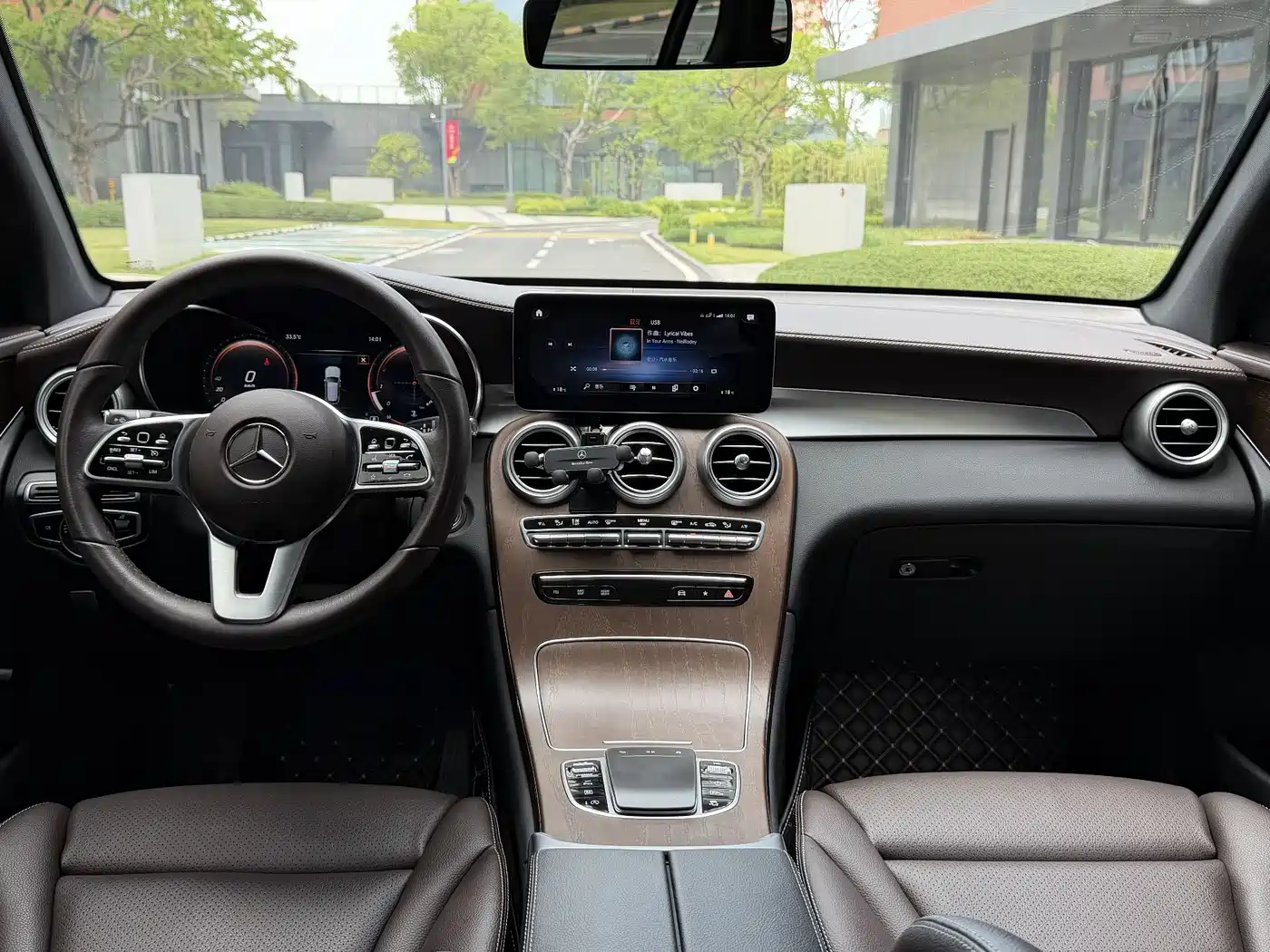 Mercedes-Benz GLC 2022 Facelift GLC 300 L 4MATIC Dynamic Collector's Edition фото 20