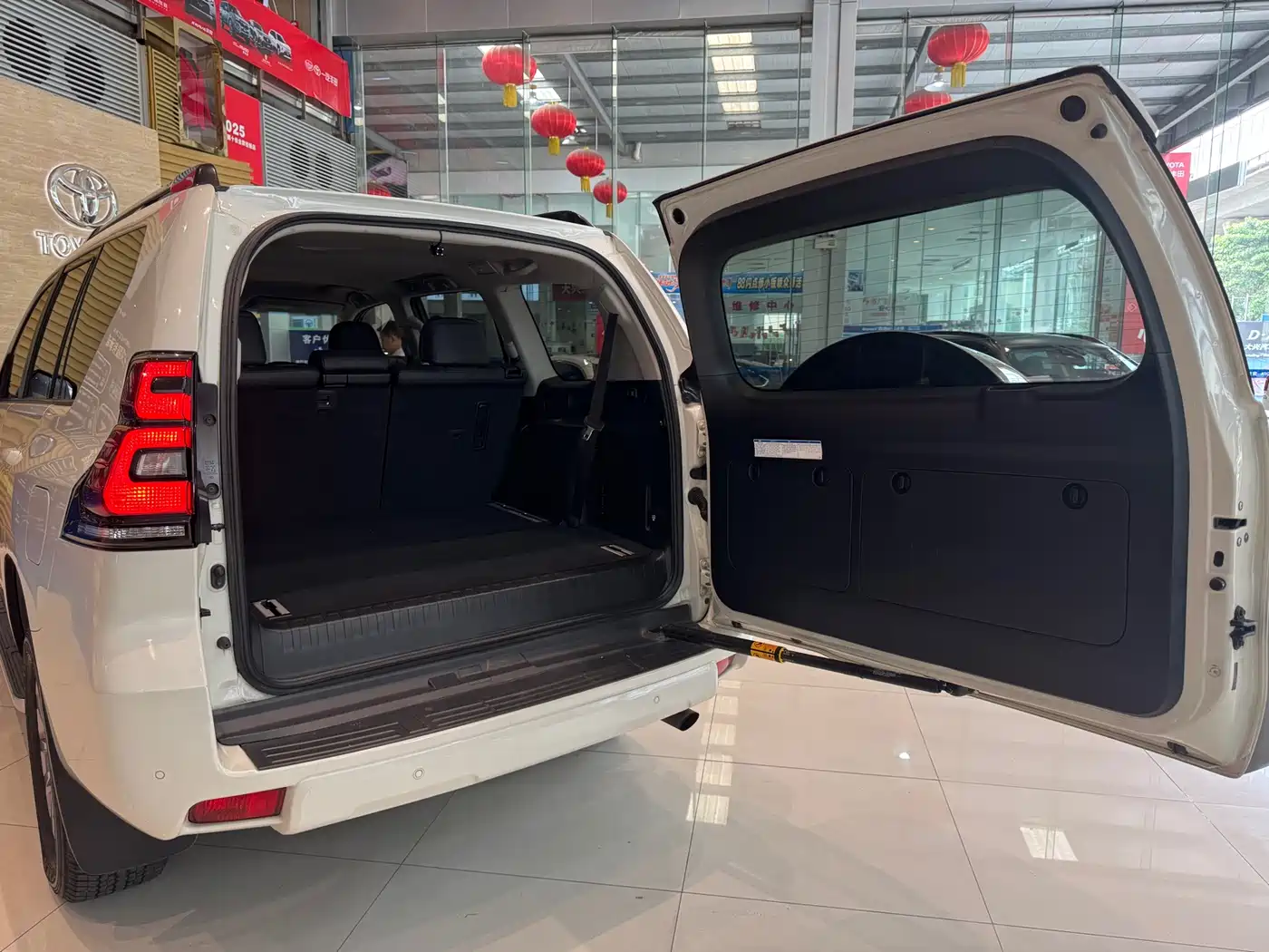 Toyota Prado 2018 3.5L Automatic TX-L Rear-mounted Spare Tire фото 19