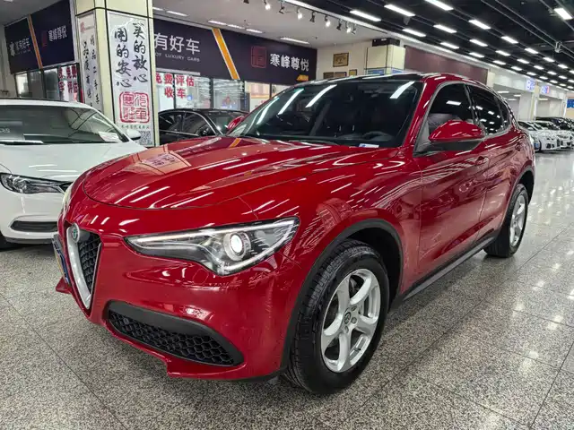  Alfa Romeo Stelvio 2017 2.0T 200HP Elite