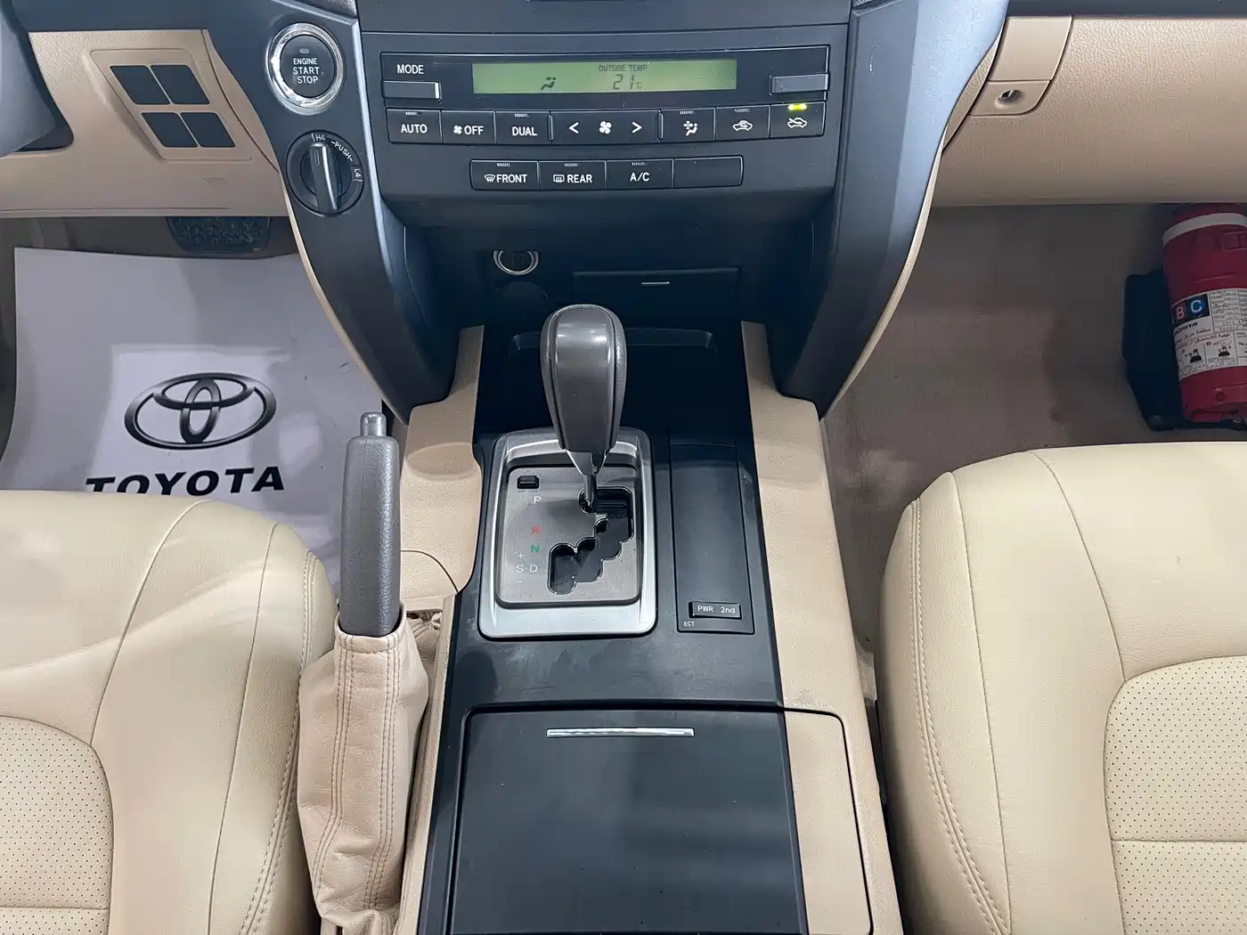 Toyota Land Cruiser (Import) 2015 4.0L V6 Middle East Limited Edition фото 14