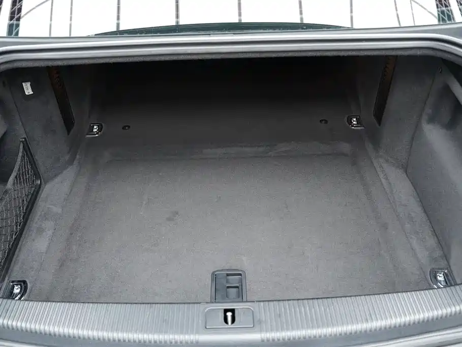 Фото 25 - Audi A8