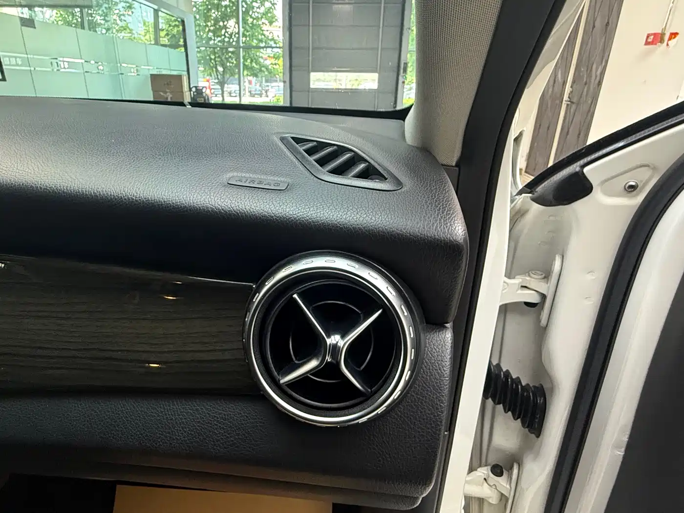 Mercedes-Benz GLA 2015 GLA 200 Dynamic фото 32