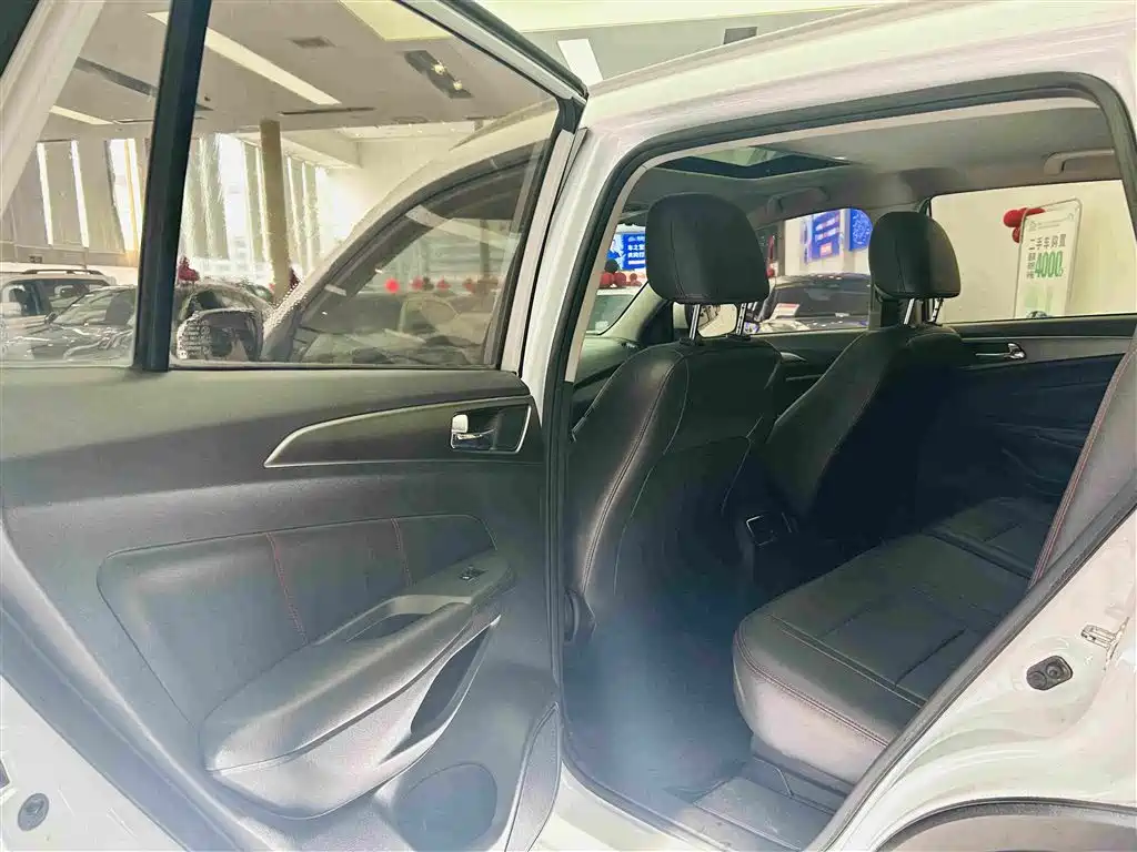 Фото 24 - Changan CS75