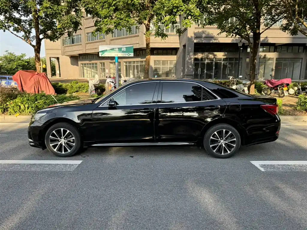Toyota Crown 2018 2.0T Fashion Edition фото 5