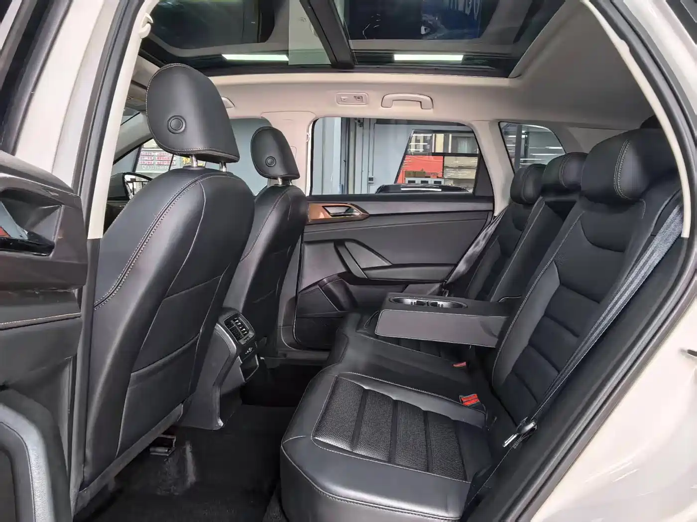 Volkswagen Tharu 2022 280TSI FWD Luxury Edition фото 9