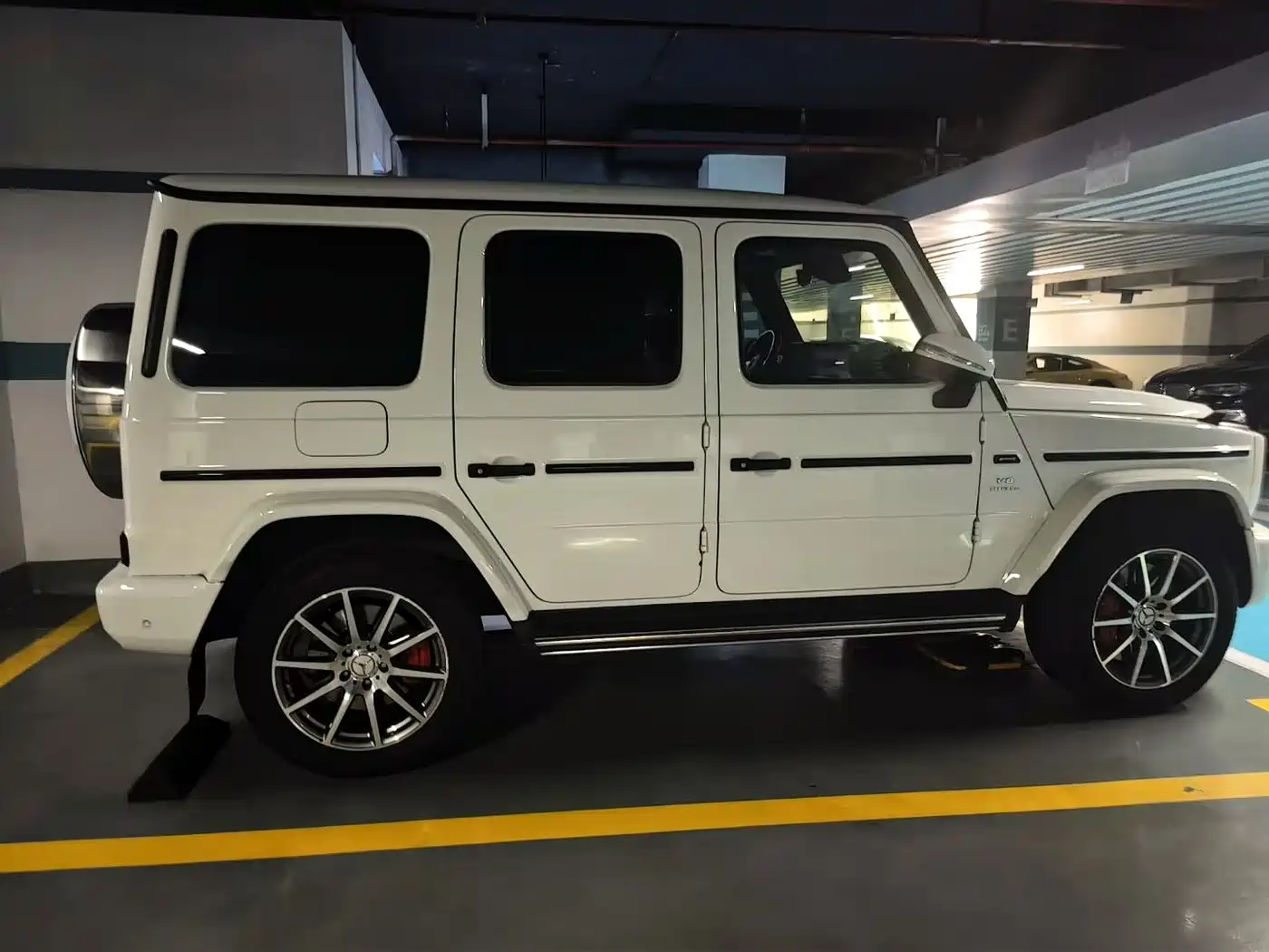 Photo 2 - Mercedes-Benz G-Class AMG